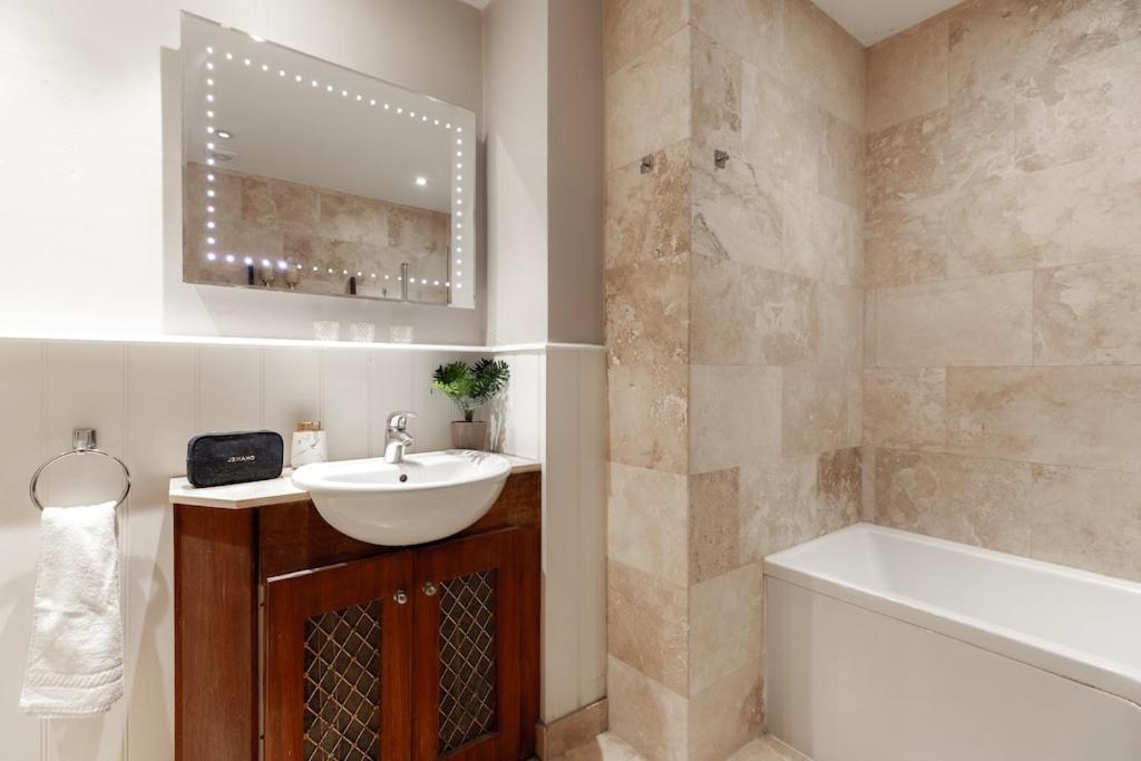 Revamped & Luxxe For Covent Garden Lovers! Adorable City Home For Families & Friends 伦敦 外观 照片